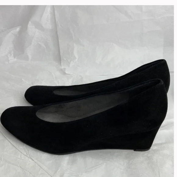 Stuart Weitzman black leather 2.5” wedge size 9 1/2 almost like new condition - Picture 9 of 13